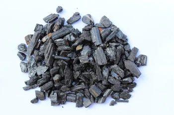 300g DABAS ,melnā turmalīna minerālu paraugi