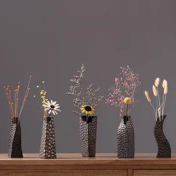 Keramikas vāze un žāvētu ziedu rotājumu, retro literatūras Eiropas stila mazo gypsophila dzīvojamā istabā ziedu kompozīcijas
