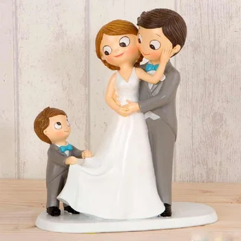 Attēls boyfriends kūka, ar zēns vai meitene. Suvenīru kam ir līgavas kāzu komplekti rotā pīrāgu vai atdot. 21 cm.