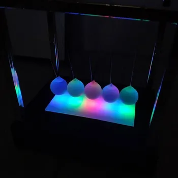 LED Ņūtona Šūpulis Bilance Bumbiņas Fizikas Zinātnes Svārsta Rotājumu Bumbu Gaismas Newton Biroja Līdzsvaru DIY Šūpuļa Galda Mājās V0K5