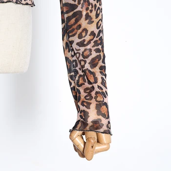 TWOTWINSTYLE Sexy Leopards Drukāt, Tops Sievietēm, kas augstu uzrullētu apkakli ar garām Piedurknēm Slim Gadījuma T Krekls Sieviešu Modes Apģērbu 2020. Gadam Stils