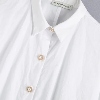 Britu rotaslietas pogas, lieliem atlokiem, viena rinda pogas, zaudēt poplīns baltu priekšā, īsu atpakaļ, neregulāras vidējo un garo kreklu