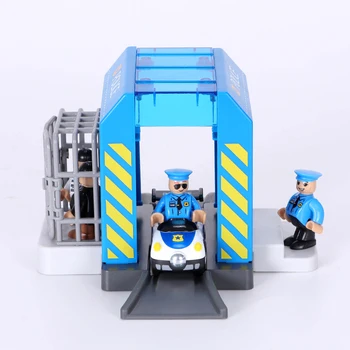 Rotaļlietas Policijas Iecirknī Dzelzceļa Automašīnu Uzstādīts Vilciena Sliežu Rotaļlietas Policija Noķer Zagli, Celtniecības Bloku Kravas automašīnu Uzstādīt Bērnu Rotaļlietas Saderīgu Koka ierakstu