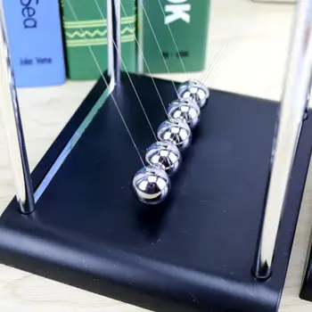 Ņūtona šūpulis galda dekorēšana metāla svārsts bumbu Newton bumbu fizikas zinātnes svārsta tērauda tērauda līdzsvaru bumbu ornaments