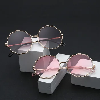 2019 JAUNAS ielidošanas Zieda forma sieviešu saulesbrilles Slīpums lēcu Vintage Apaļā saules brilles Zelta les UV400 Dāma brilles N330