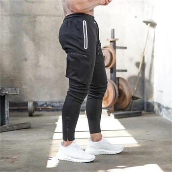 Ir 2021. Mens Joggers Bikses Melnas Treniņbikses Vīriešiem, Fitnesa bikses Sporta Trackpants Streetwear garās Bikses Big pockages kultūrisms Bikses