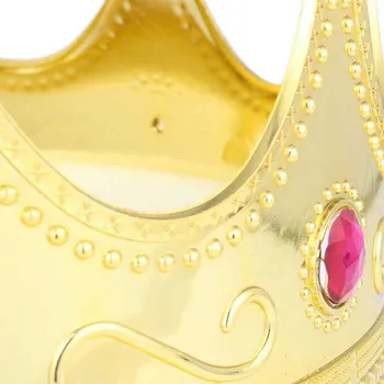 Plastmasas sūklis zelta imperial karaļa kroņa dārglietas, dzimšanas dienas ietvaros