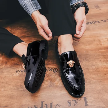 Modes zīmolu kurpes rudens dizainers augstas kvalitātes melnā mokasīni neslīdoša ūdensnecaurlaidīga vīriešu ērtas lakādas biznesa