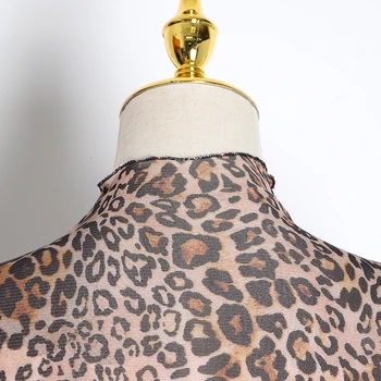 TWOTWINSTYLE Sexy Leopards Drukāt, Tops Sievietēm, kas augstu uzrullētu apkakli ar garām Piedurknēm Slim Gadījuma T Krekls Sieviešu Modes Apģērbu 2020. Gadam Stils